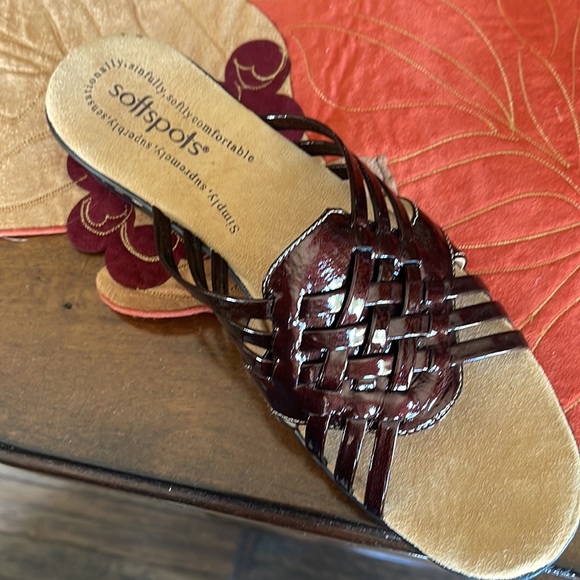 Softspots Shoe 9N Leather Brown/Bronze in color - Picture 7 of 8